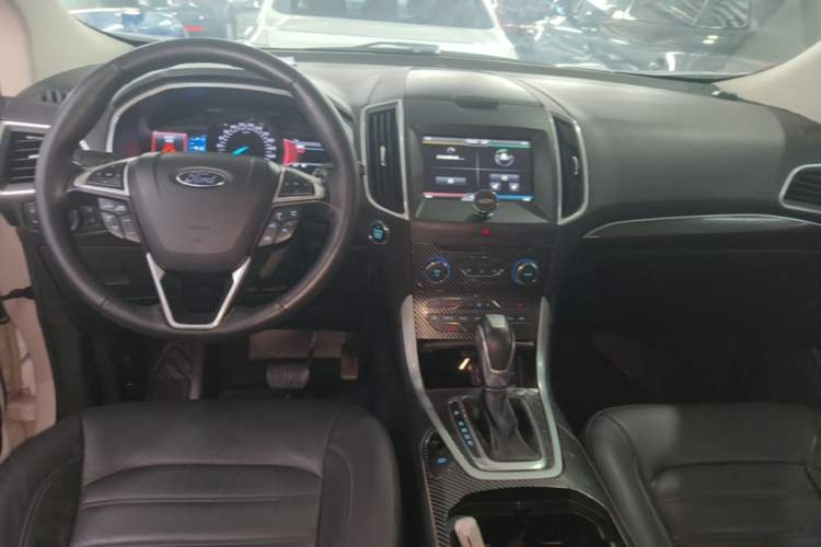 Used Ford Edge 2015 2.0T GTDi Two-Wheel-Drive High-Line Version Center Console