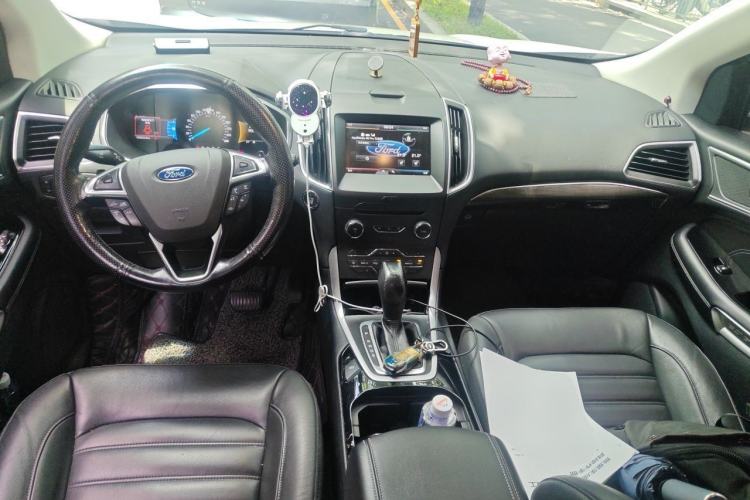 Used Ford Edge 2015 2.0T GTDi Two-Wheel-Drive High-Line Version Center Console