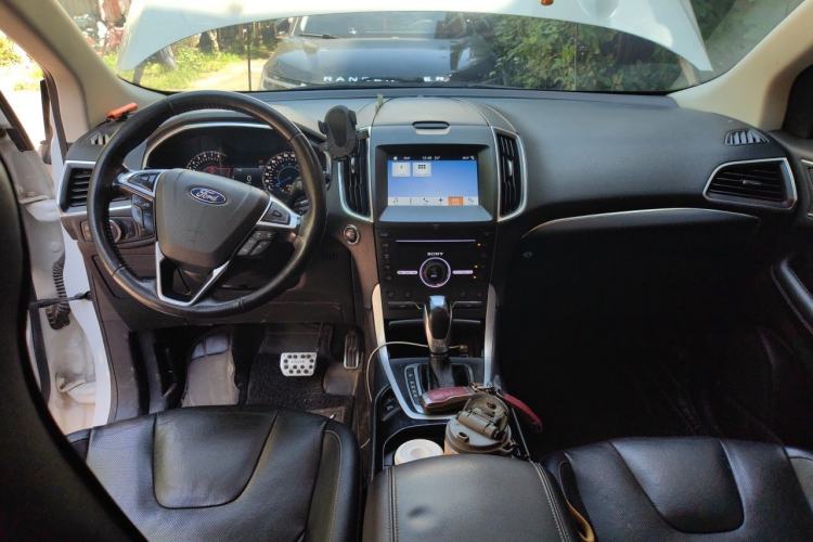 Used Ford Edge 2015 2.0T GTDi Four-Wheel Drive Prestige Model Center Console