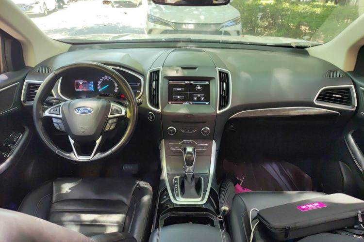 Used Ford Edge 2015 2.0T GTDi Two-Wheel-Drive High-Line Version Center Console