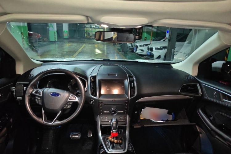 Used Ford Edge 2015 2.0T GTDi Four-Wheel Drive Prestige Model Center Console