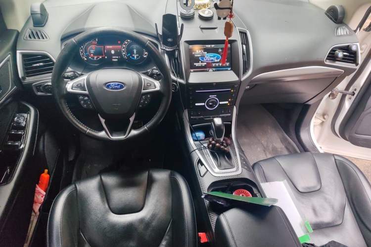 Used Ford Edge 2015 2.0T GTDi Four-Wheel Drive Prestige Model Center Console