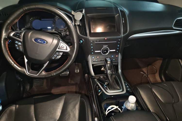 Used Ford Edge 2015 2.0T GTDi Four-Wheel Drive Prestige Model Center Console
