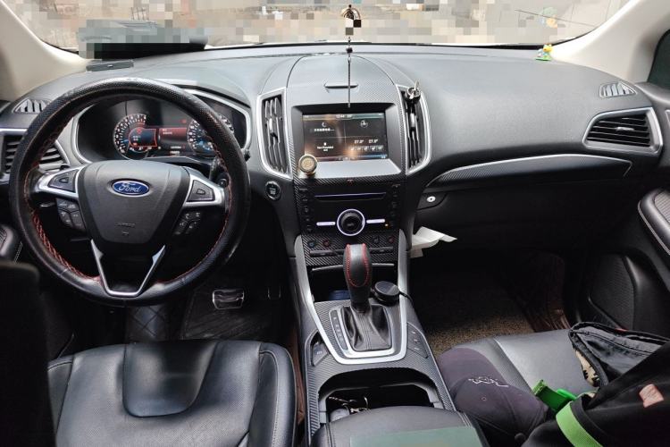 Used Ford Edge 2015 2.0T GTDi Four-Wheel Drive Prestige Model Center Console