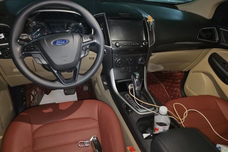 Used Ford Edge 2015 2.0T GTDi Two-Wheel-Drive Elite Edition Center Console