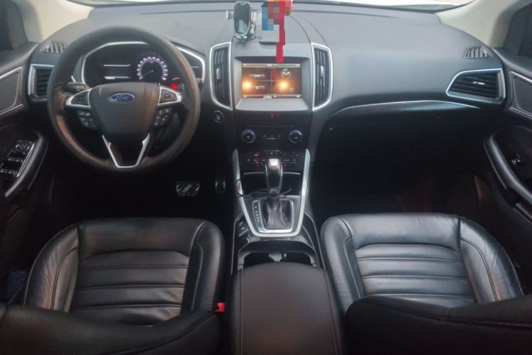 Used Ford Edge 2015 2.0T GTDi Two-Wheel-Drive High-Line Version Center Console