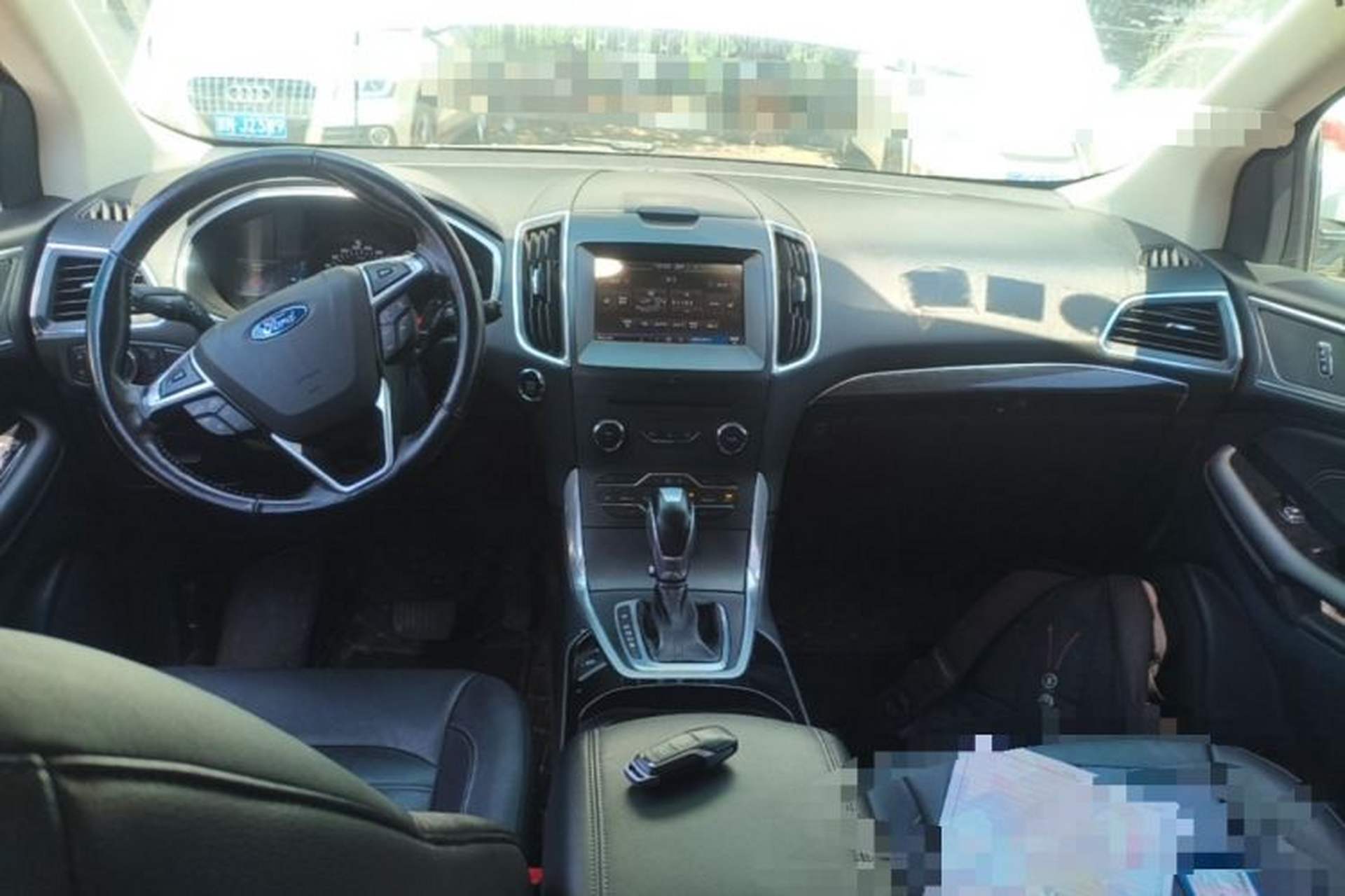 Used Ford Edge 2015 2.0T GTDi 4x4 High-Grade Model Center Console