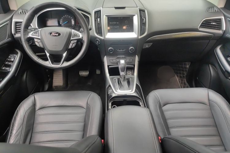 Used Ford Edge 2015 2.0T GTDi Two-Wheel-Drive High-Line Version Center Console