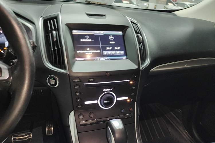 Used Ford Edge 2015 2.7T GTDi 4x4 Prestige 7-Seater Center Console