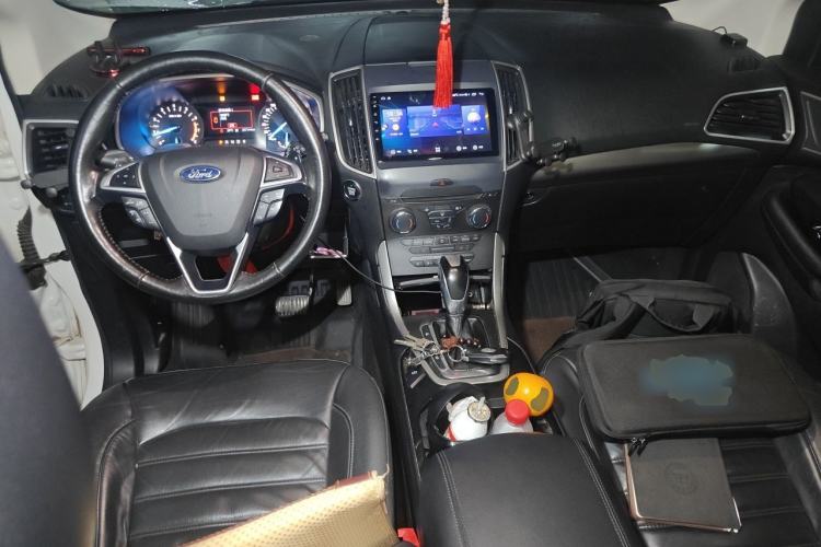 Used Ford Edge 2015 2.0T GTDi Two-Wheel-Drive Platinum Edition Center Console