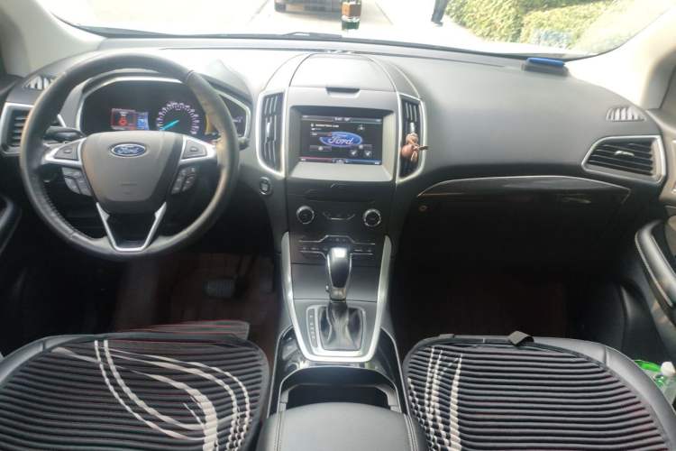 Used Ford Edge 2015 2.0T GTDi 4x4 High-Grade Model Center Console