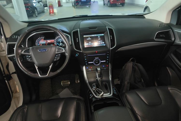 Used Ford Edge 2015 2.0T GTDi Four-Wheel Drive Prestige Model Center Console