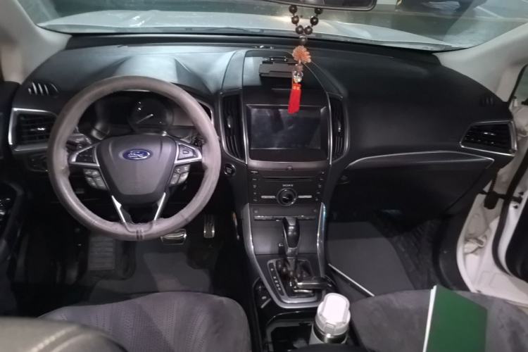 Used Ford Edge 2015 2.7T GTDi 4x4 Sporty 7-Seater Center Console
