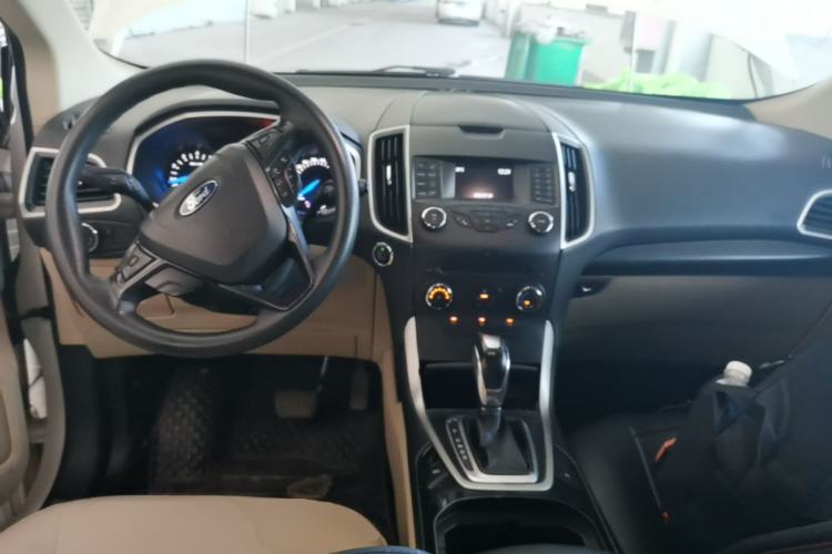 Used Ford Edge 2015 2.0T GTDi Two-Wheel-Drive Elite Edition Center Console