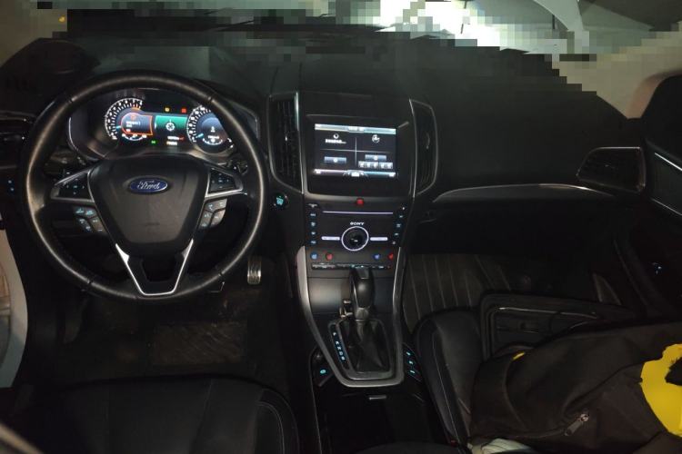 Used Ford Edge 2015 2.0T GTDi Four-Wheel Drive Prestige Model Center Console
