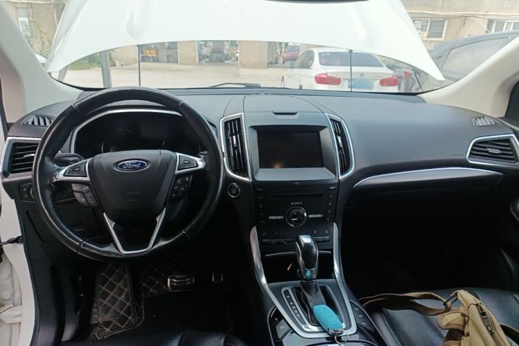 Used Ford Edge 2015 2.0T GTDi Four-Wheel Drive Prestige Model Center Console