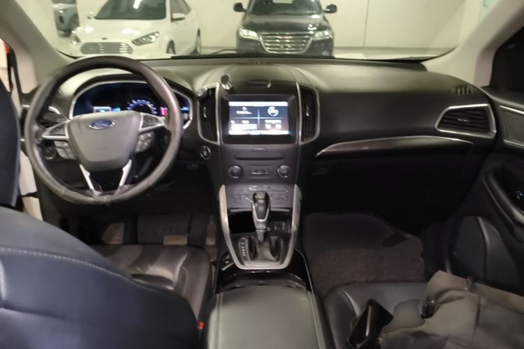 Used Ford Edge 2015 2.0T GTDi Two-Wheel-Drive High-Line Version Center Console