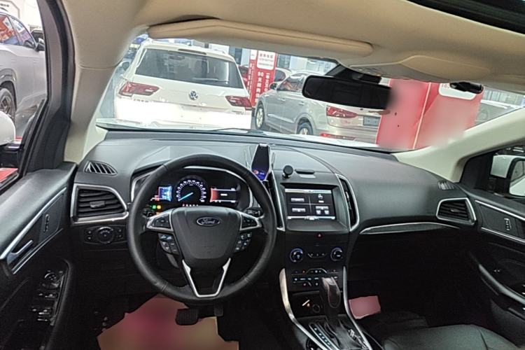 Used Ford Edge 2015 2.0T GTDi 4x4 High-Grade Model Center Console