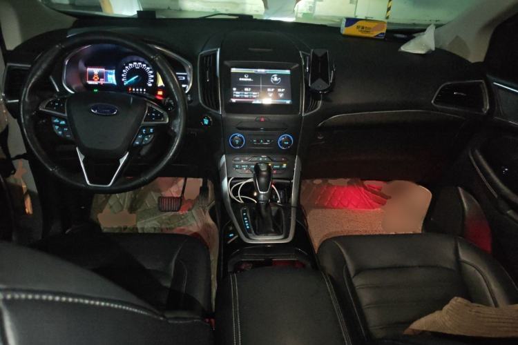Used Ford Edge 2015 2.0T GTDi Two-Wheel-Drive High-Line Version Center Console