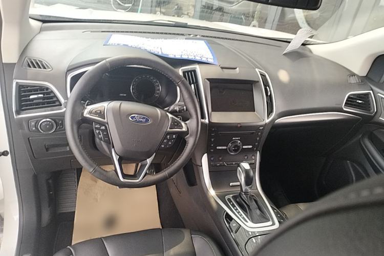 Used Ford Edge 2015 2.0T GTDi Four-Wheel Drive Prestige Model Center Console