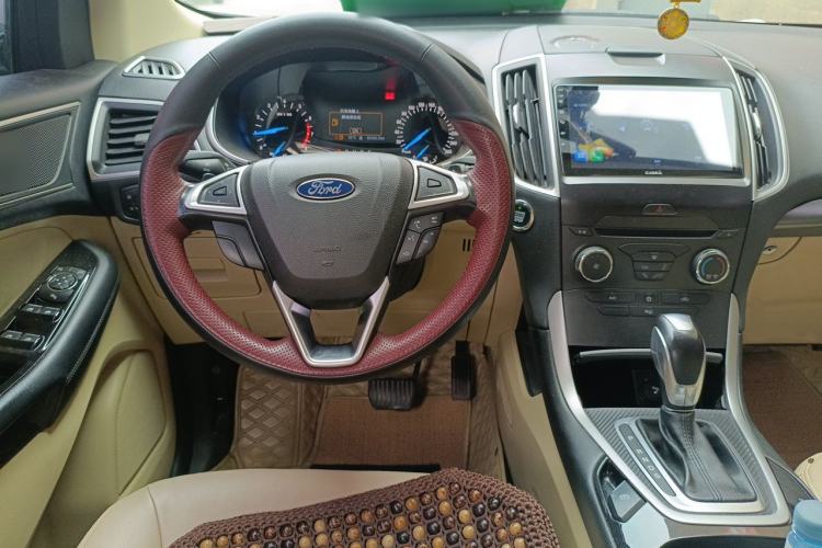 Used Ford Edge 2015 2.0T GTDi Two-Wheel-Drive Elite Edition Center Console