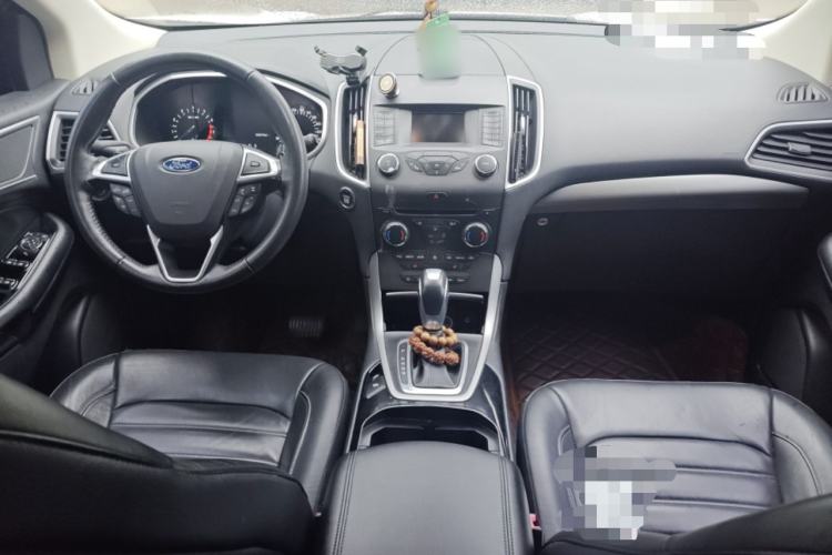 Used Ford Edge 2015 2.0T GTDi Two-Wheel-Drive Platinum Edition Center Console