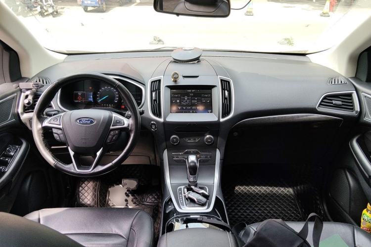 Used Ford Edge 2015 2.0T GTDi 4x4 High-Grade Model Center Console