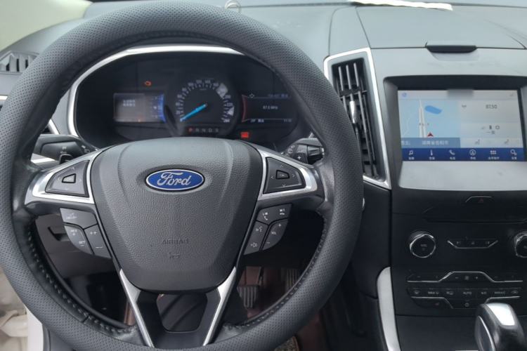 Used Ford Edge 2015 2.0T GTDi Two-Wheel-Drive High-Line Version Center Console