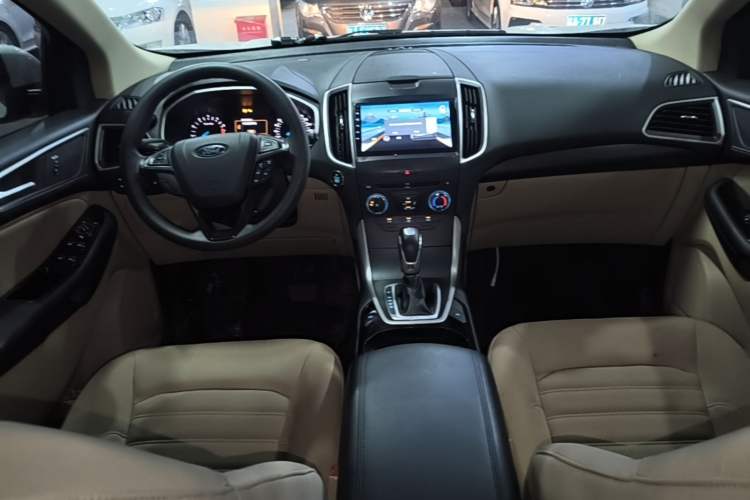 Used Ford Edge 2015 2.0T GTDi Two-Wheel-Drive Elite Edition Center Console