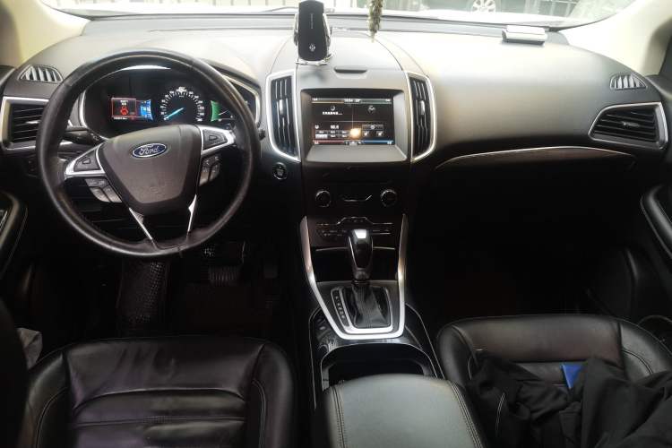 Used Ford Edge 2015 2.0T GTDi 4x4 High-Grade Model Center Console