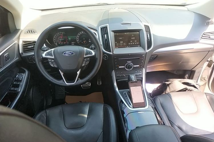 Used Ford Edge 2015 2.0T GTDi Four-Wheel Drive Prestige Model Center Console