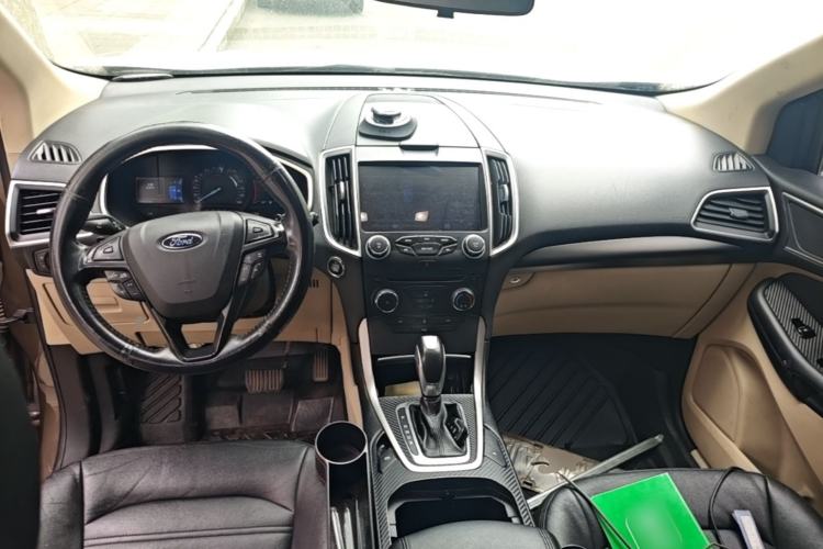 Used Ford Edge 2015 2.0T GTDi Two-Wheel-Drive Elite Edition Center Console