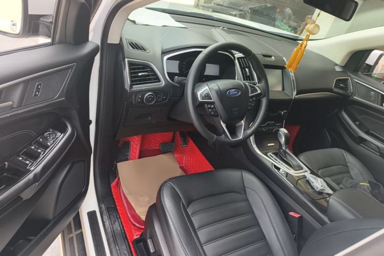 Used Ford Edge 2015 2.0T GTDi Two-Wheel-Drive High-Line Version Center Console