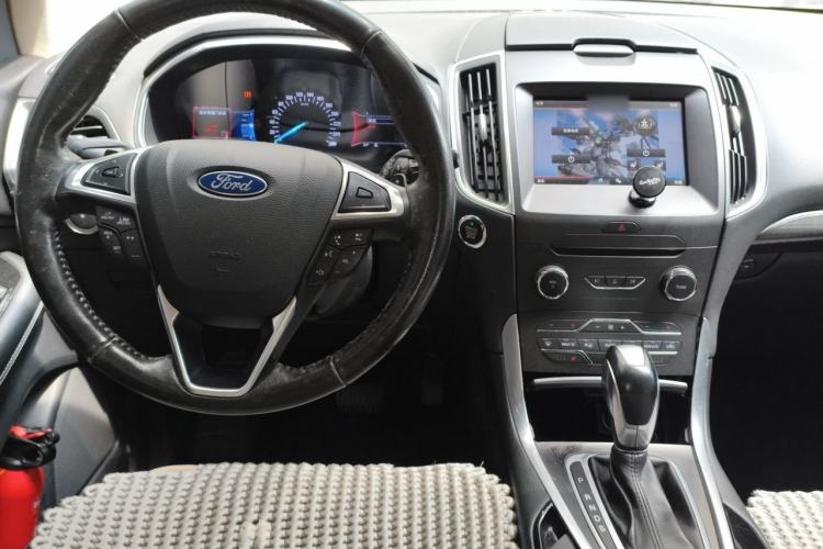 Used Ford Edge 2015 2.0T GTDi Two-Wheel-Drive High-Line Version Center Console