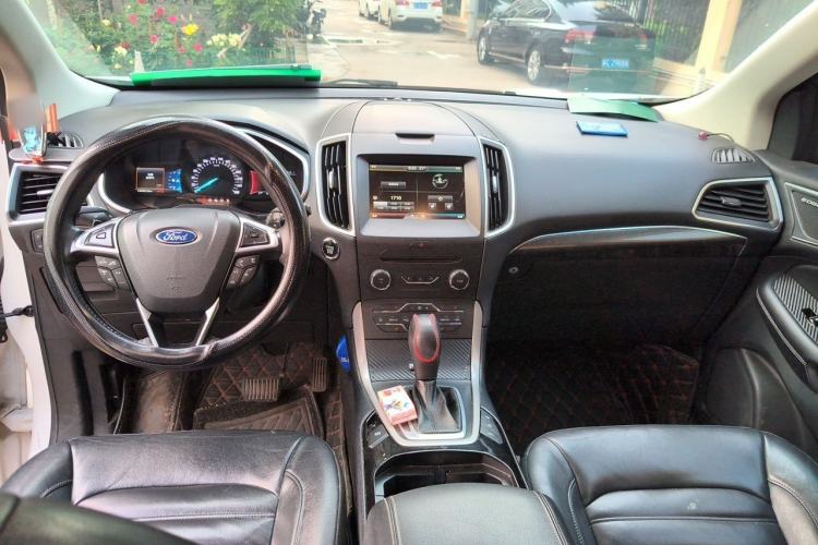 Used Ford Edge 2015 2.0T GTDi Two-Wheel-Drive High-Line Version Center Console