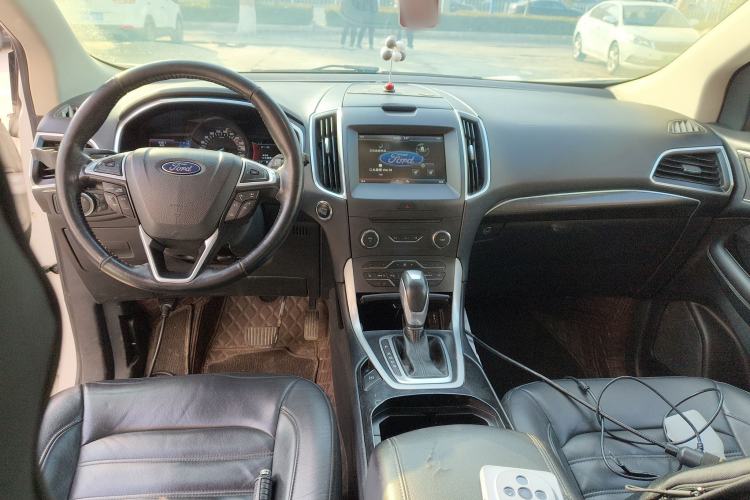Used Ford Edge 2015 2.0T GTDi Two-Wheel-Drive High-Line Version Center Console