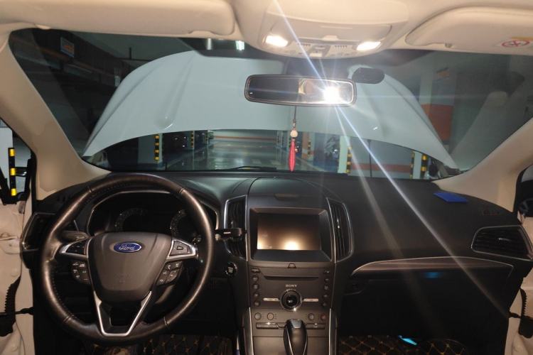 Used Ford Edge 2015 2.0T GTDi Four-Wheel Drive Prestige Model Center Console