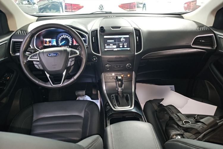 Used Ford Edge 2015 2.0T GTDi Two-Wheel-Drive High-Line Version Center Console