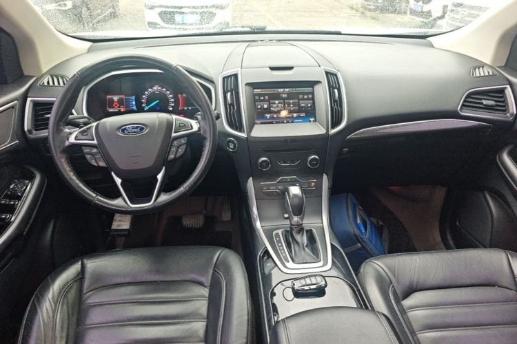 Used Ford Edge 2015 2.0T GTDi 4x4 High-Grade Model Center Console