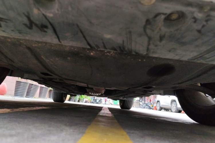 Used Ford Edge 2015 2.0T GTDi Two-Wheel-Drive High-Line Version Chassis Front