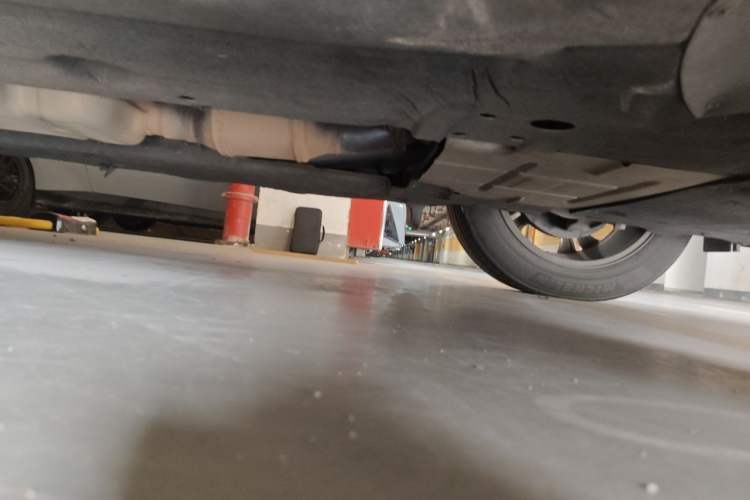 Used Ford Edge 2015 2.0T GTDi Two-Wheel-Drive High-Line Version Chassis Front Right