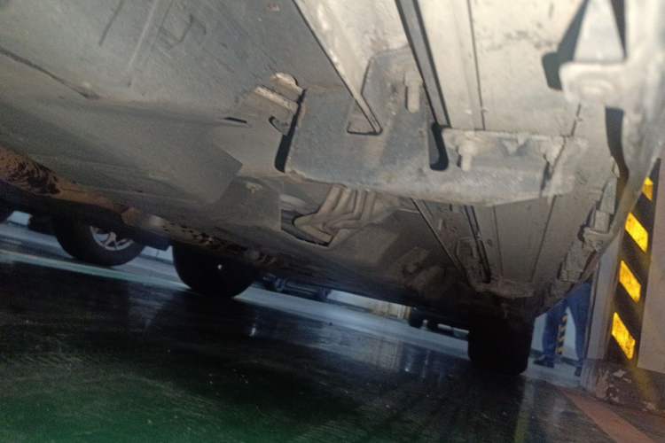Used Ford Edge 2015 2.0T GTDi Two-Wheel-Drive High-Line Version Chassis Rear Right