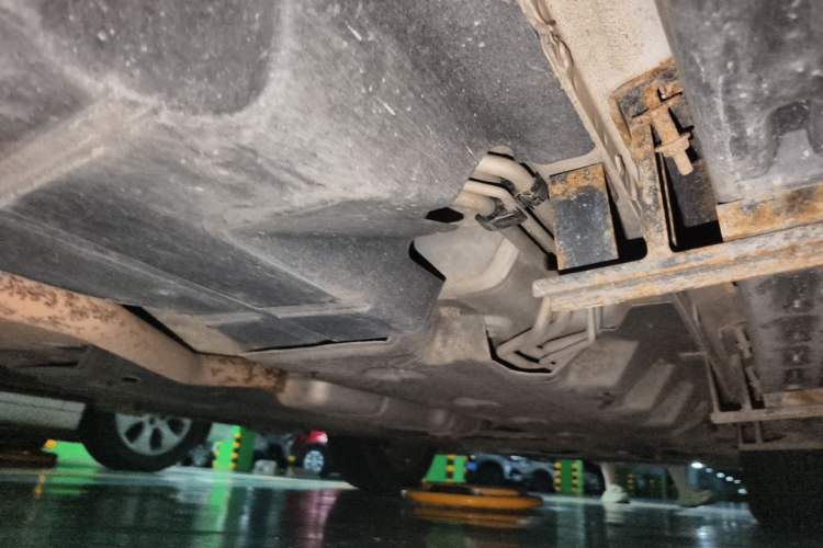 Used Ford Edge 2015 2.0T GTDi Two-Wheel-Drive High-Line Version Chassis Rear Right