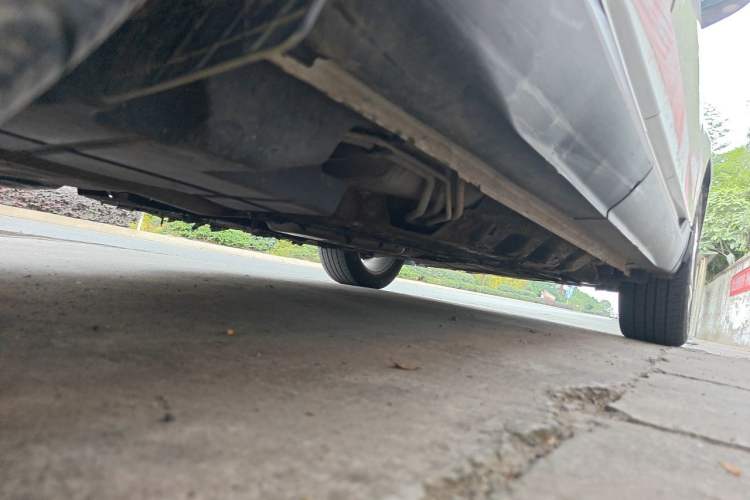 Used Ford Edge 2015 2.0T GTDi Two-Wheel-Drive High-Line Version Chassis Rear Right