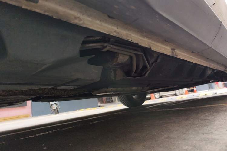 Used Ford Edge 2015 2.0T GTDi Two-Wheel-Drive High-Line Version Chassis Rear Right
