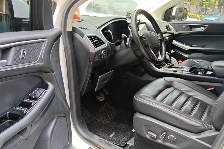 Used Ford Edge 2015 2.0T GTDi Two-Wheel-Drive Platinum Edition Driver Seat