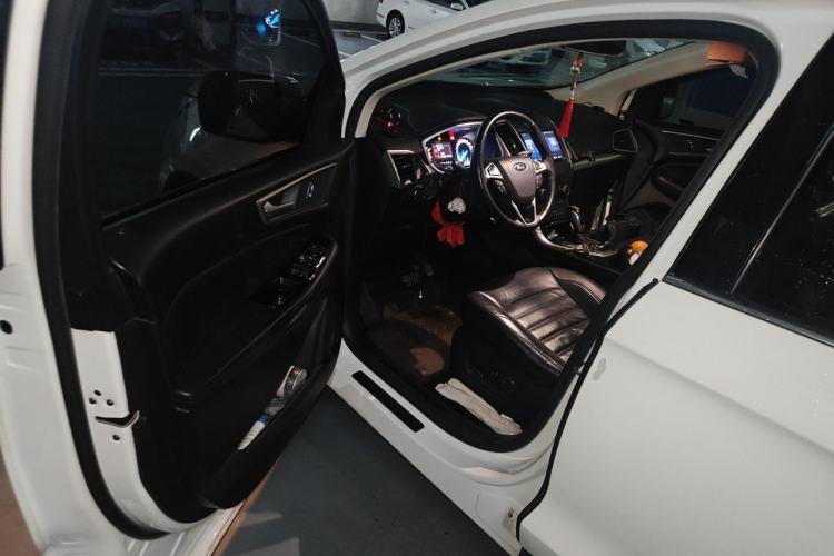 Used Ford Edge 2015 2.0T GTDi Two-Wheel-Drive Platinum Edition Driver Seat