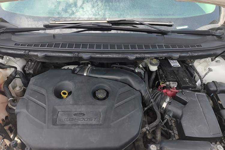 Used Ford Edge 2015 2.0T GTDi Two-Wheel-Drive Elite Edition Engine Bay