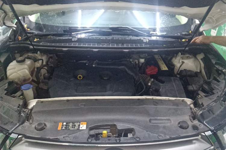 Used Ford Edge 2015 2.0T GTDi Two-Wheel-Drive High-Line Version Engine Bay