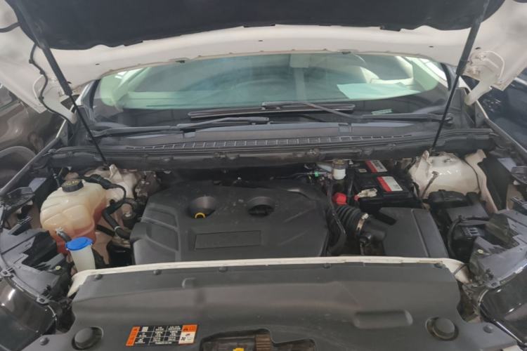 Used Ford Edge 2015 2.0T GTDi Two-Wheel-Drive High-Line Version Engine Bay